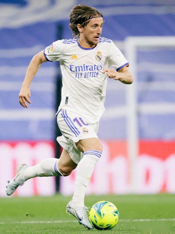 邮报：谢周三连续欠薪三个月，和伯恩利的热身赛被球员罢赛