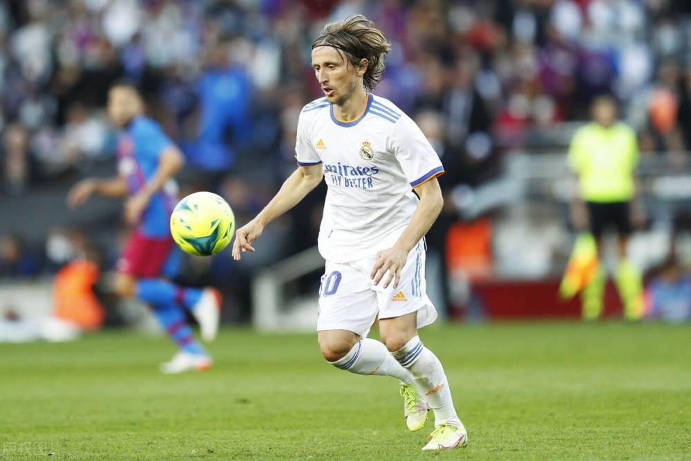 图片报：曼联、曼城&阿森纳在关注法兰克福后卫纳撒尼尔-布朗